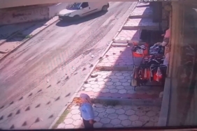 Arnavutköy’de freni boşalan teknik servis aracından personel kendini attı