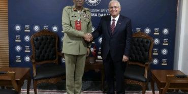 Bakan Güler, IDEF’te Vietnam ve Pakistanlı yetkilileri kabul etti