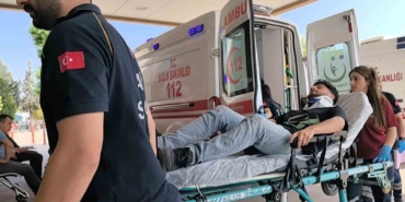 Otomobil kontrolden çıktı, önce direğe sonra evin koruma tellerine çarptı : 1 yaralı