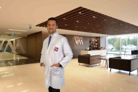 "Retina hastalıklarında vitrektomi cerrahisi görmeyi yeniden kazandırabilir"