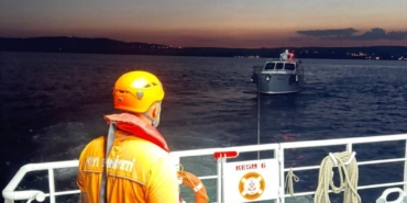 Çanakkale Boğazı’nda sürüklenen teknedeki 6 kişi kurtarıldı
