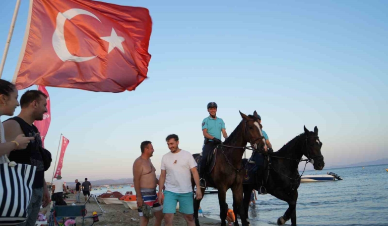 Ayvalık sahillerinde atlı jandarma göreve başladı