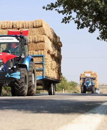 Şarköy’deki orman yangınında zarar gören üreticilere 150 ton saman yardımı