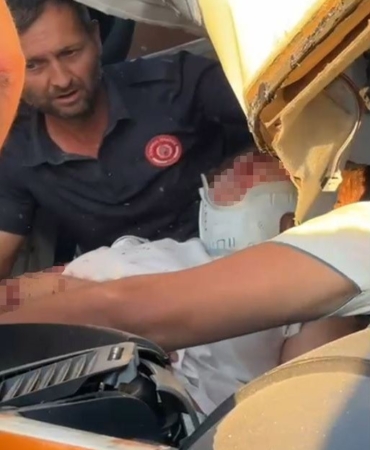 Minibüs park halindeki tıra çarptı: 1 yaralı