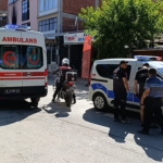 Bıçakla yaraladığı kocasını elektrikli bisiklet ile hastaneye götürdü