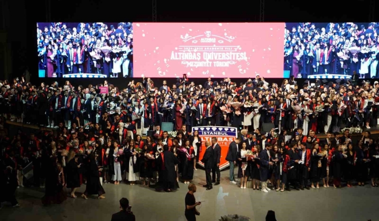 Altınbaş Üniversitesi 2024-2025 Akademik Yılı Mezuniyet Töreni düzenlendi