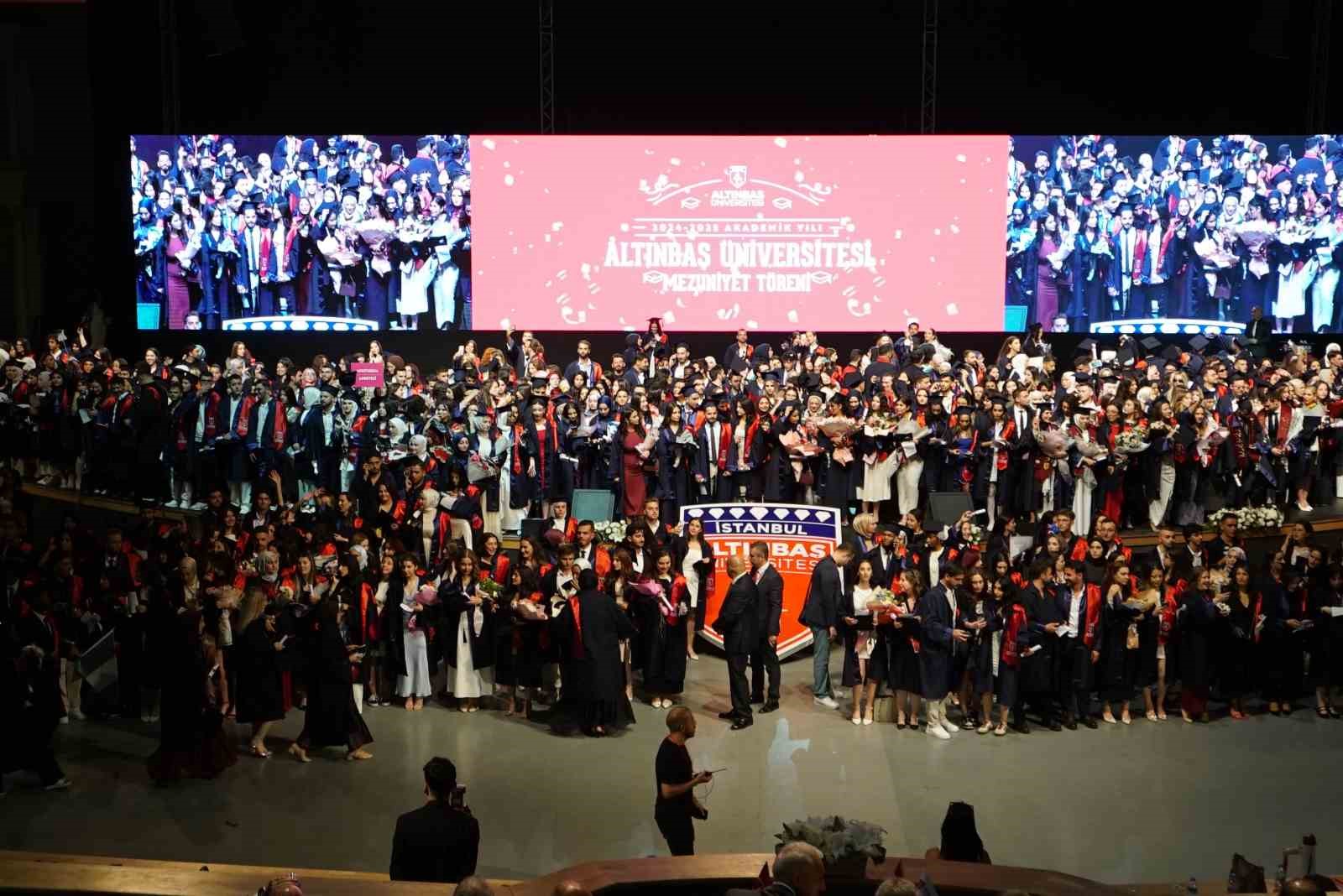 Altınbaş Üniversitesi 2024-2025 Akademik Yılı Mezuniyet Töreni düzenlendi