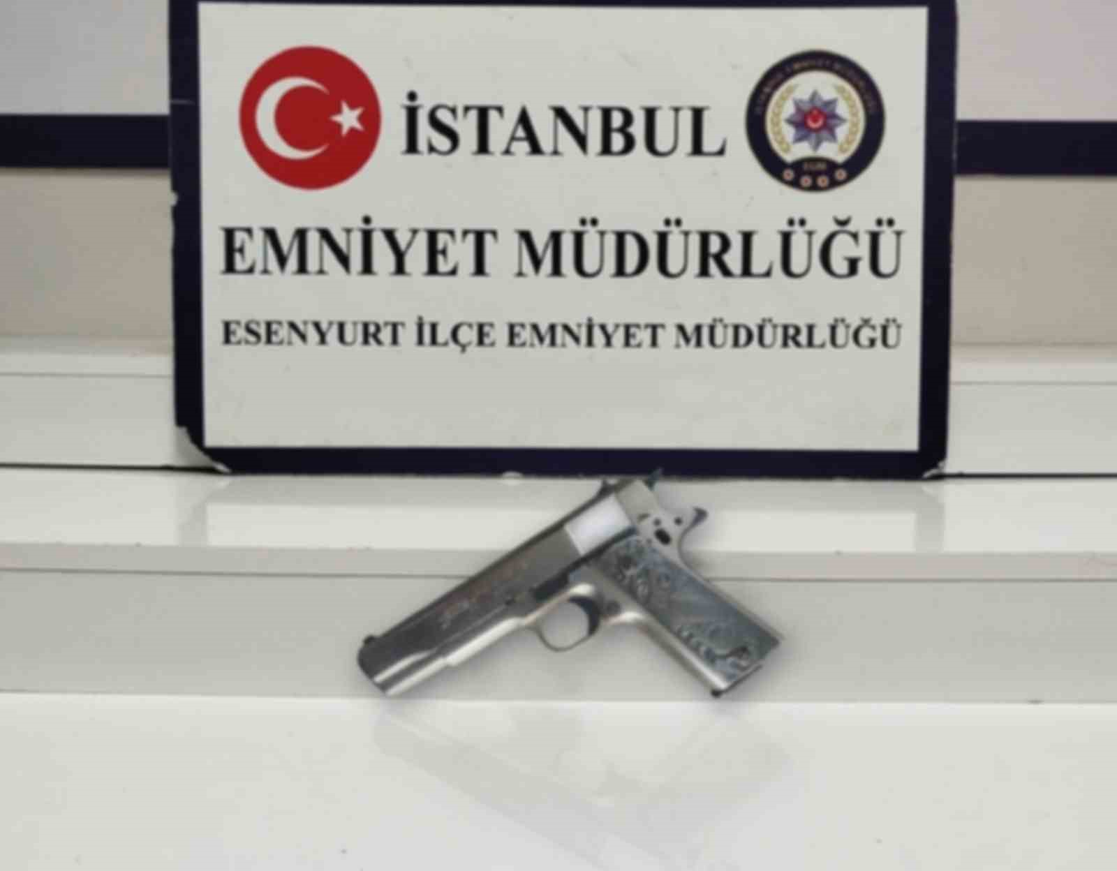 Esenyurt’ta ayağı alçılı bir şüpheli tartıştığı sürücüye ateş açtı: O anlar kamerada