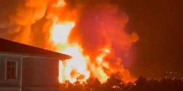 Çekmeköy’de fabrika yangını: Yanan fabrika havadan görüntülendi