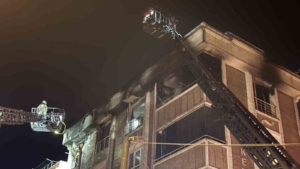 Gaziosmanpaşa’da 6 katlı binada çıkan yangın paniğe neden oldu