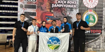 Sakarya Büyükşehir Kick Boks sporcularından İzmir’de madalya yağmuru