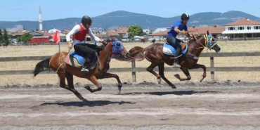 Rahvan at yarışı nefesleri kesti