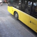 Beyoğlu’nda vinç lastiği refüjde patladı: 1’i çocuk 2 yaralı