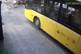 Beyoğlu’nda vinç lastiği refüjde patladı: 1’i çocuk 2 yaralı