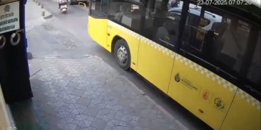 Beyoğlu’nda vinç lastiği refüjde patladı: 1’i çocuk 2 yaralı