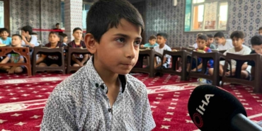 Savaşta tek bacağını kaybeden 8 yaşındaki Suriyeli çocuk arkadaşlarına sabrıyla örnek oluyor