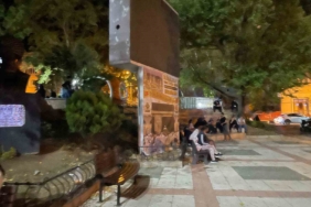 Deprem korkusuyla geceyi sokakta geçirdiler