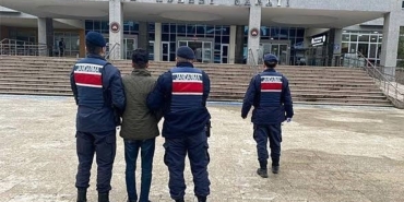 Edirne’de aranan 2 kişi sınırda yakalandı