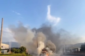 Seyir halindeki kamyonet bir anda alev topuna döndü