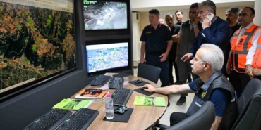 Bakan Uraloğlu: "Yangının yayılım hızı ve enerjisi önemli ölçüde kontrol altına alınmıştır"