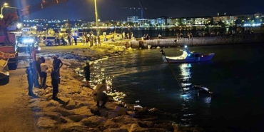 Silivri’de park halindeki araç denize uçtu