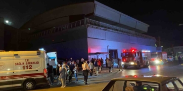 Düğün salonunda korkutan yangın: 2’si çocuk 4 kişi dumandan etkilendi