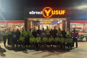 Köfteci Yusuf, yangınla mücadele eden ekiplere kapılarını açtı