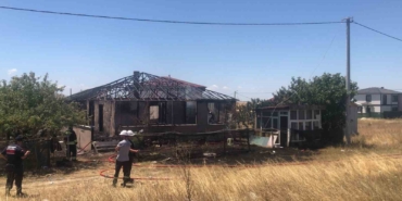 Tekirdağ’da çıkan yangında müstakil ev küle döndü