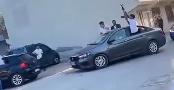 Düğünde uzun namlulu silahlarla tehlikeli kutlama