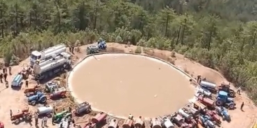 Bursa’daki yangılarda traktörlü çiftçi ordusu helikopterden görüntülendi