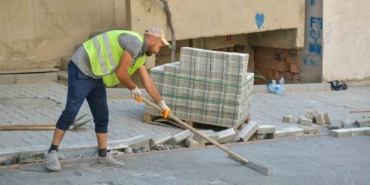 Esenyurt’un sokakları yenileniyor: Parke çalışmaları ilçe genelinde sürüyor
