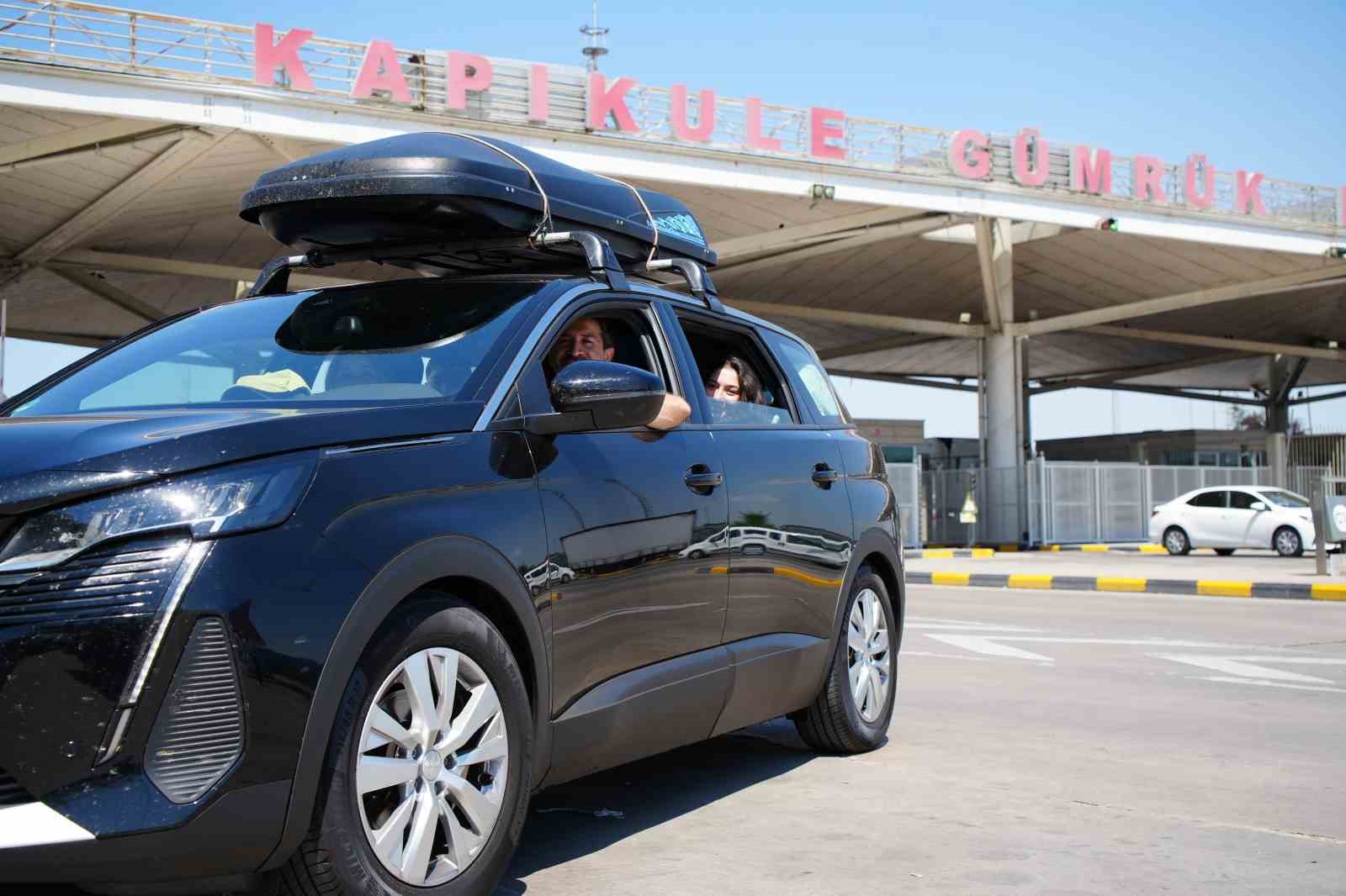 Gurbetçilerin ana vatan hasreti: "Yola sevgiyle katlanıyoruz"