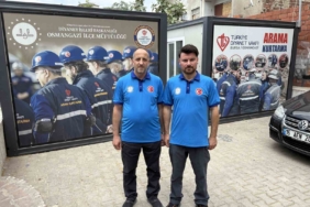 Yangınla mücadele arasında araç üzerinde namazını kılan kahramanlar İHA’ya konuştu