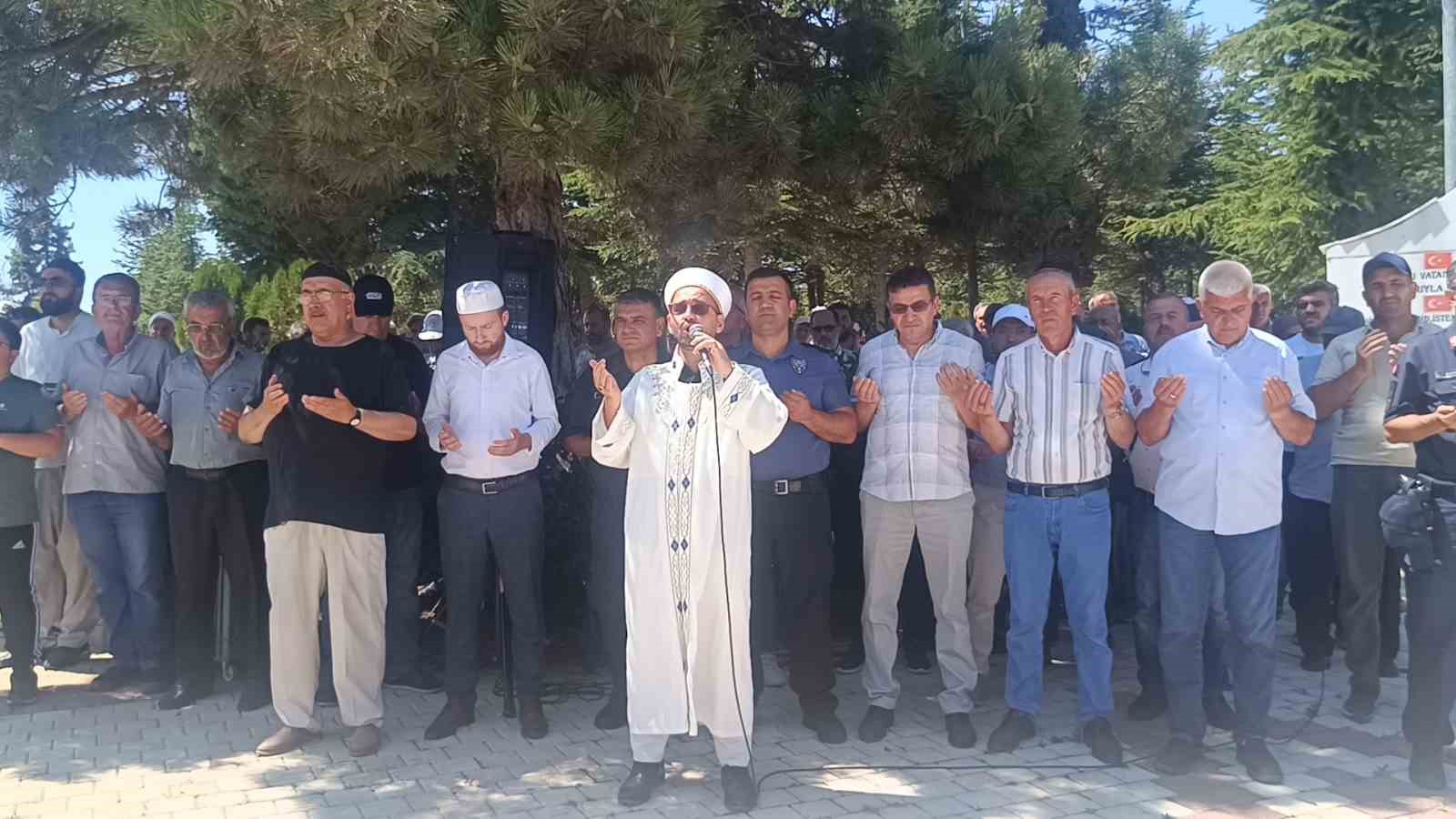 Orman yangını şehitleri için Bilecik’te gıyabi cenaze namazı kılındı