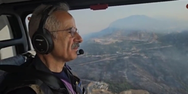 Bakan Uraloğlu, helikopterle yangın bölgesini havadan inceledi