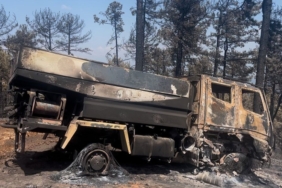 Bursa’daki yangında bir kamyon alevlerin arasında kalarak kullanılamaz hale geldi