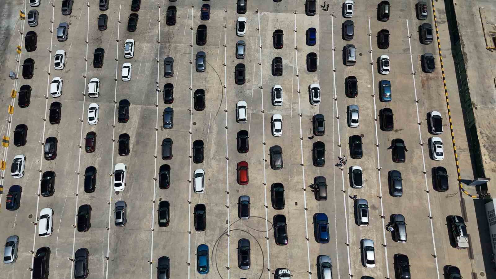 Gurbetçiler Kapıkule’den ana vatana akın ediyor