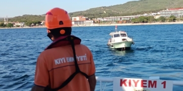Çanakkale Boğazı’nda sürüklenen tekne kurtarıldı