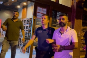 Kavga ederken kendilerini ayırmak isteyen polise bıçak çeken şahıslar, böyle etkisiz hale getirildi