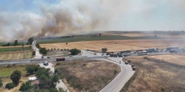 Edirne-Havsa arasında anızda çıkan yangın yolu kapladı: 5 aracın karıştığı kazada 1 kişi yaralandı