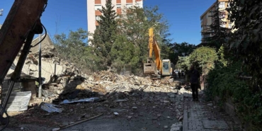 Maltepe’de faciadan dönüldü: 11 katlı bina yıkım sırasında çöktü