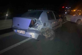 İzmit’te iki otomobil çarpıştı