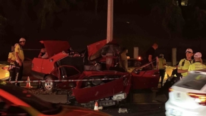 Eyüpsultan’da feci kaza... Aydınlatma direğine çarpan Tofaş otomobil hurdaya döndü: 1 ölü