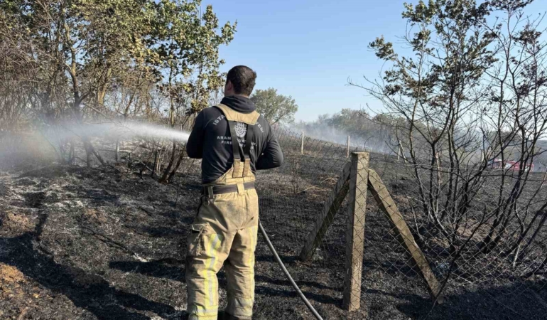 Silivri’de arazi yangını: 2 kişi yaralandı, itfaiye aracı yandı