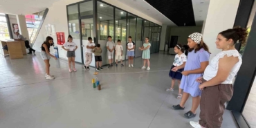 Esenyurt’ta çocuklar hem öğreniyor hem eğleniyor