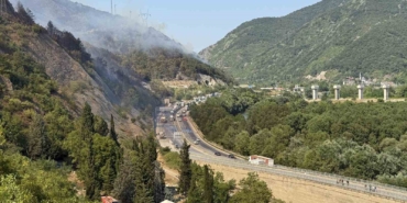 Yanan orman helikopter içinden görüntülendi