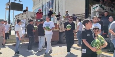 Bedava karpuzu duyan geldi