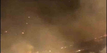 Çanakkale’de çıkan orman yangınında yoğun rüzgar ve alevlerle mücadele devam ediyor