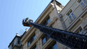 Beyoğlu’nda bir otelde yangın paniği