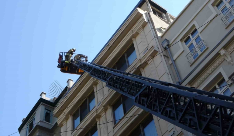 Beyoğlu’nda bir otelde yangın paniği